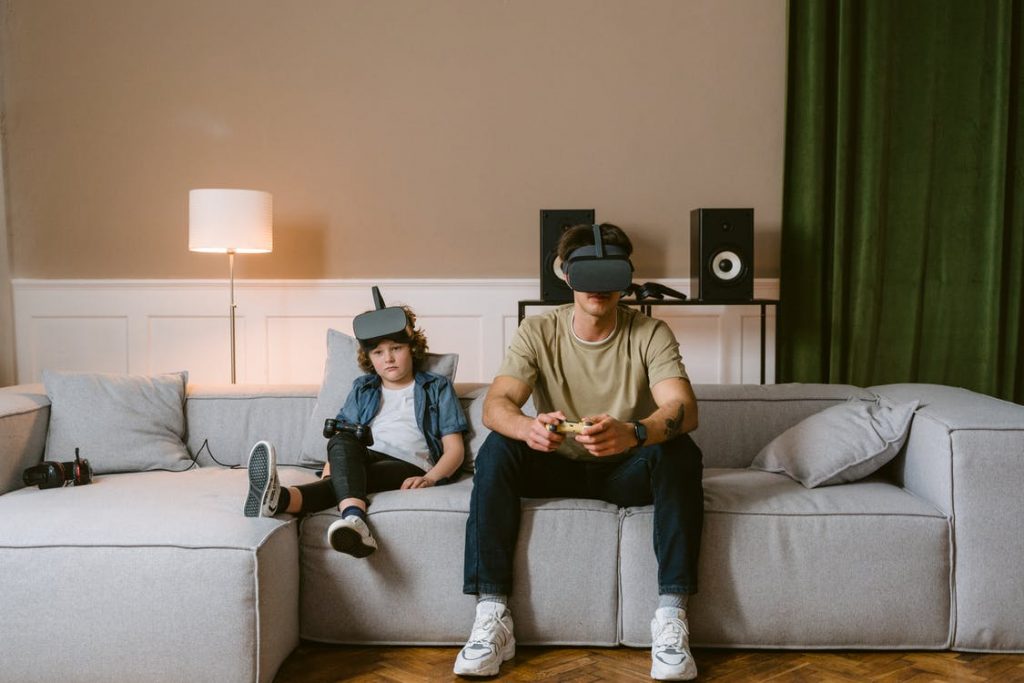 padre e hijo con lentes de realidad virtual
