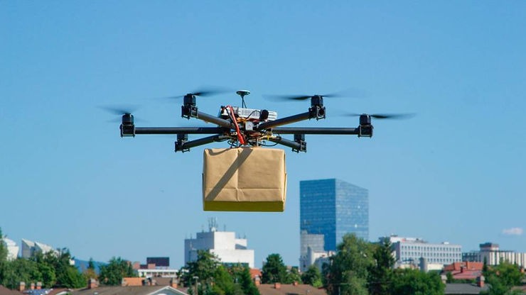 Drone con paquete de carga pesada